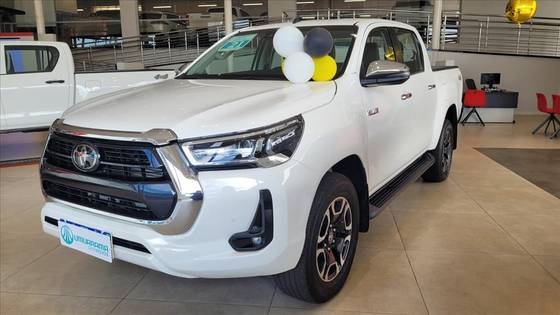 TOYOTA HILUX 2.8 D-4D TURBO DIESEL CD SRX 4X4 AUTOMÁTICO